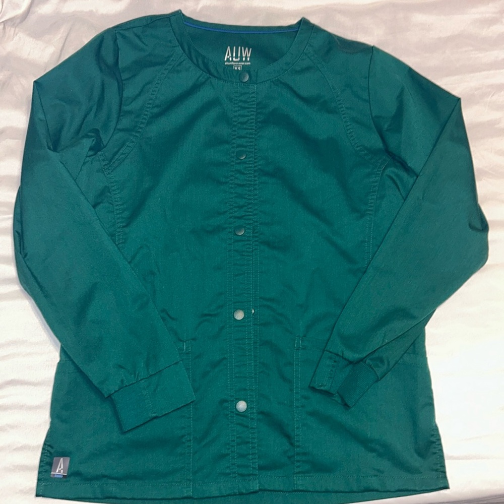 Women’s hunter green scrub jacket